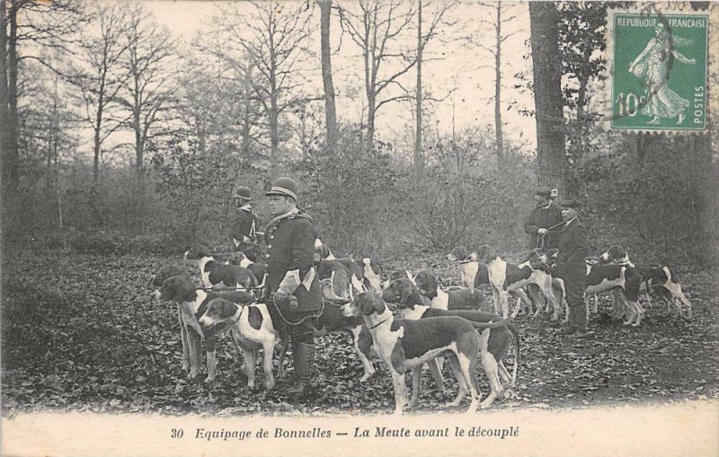 Carte postale ancienne Equipe De Bonnelles La Meute Avant Le Decouple