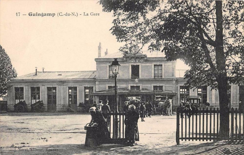 Carte postale ancienne Guingamp La Gare à Guingamp