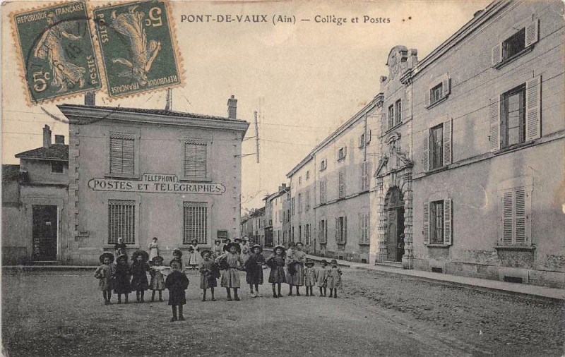 Carte postale ancienne Pont De Vaux College Et Postes à Pont-de-Vaux
