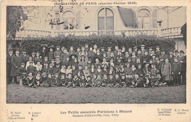 Carte postale ancienne Les Petits Sinistres Parisiens A Dinard Enfants D'Alfortville Ivry Vitry à Dinard