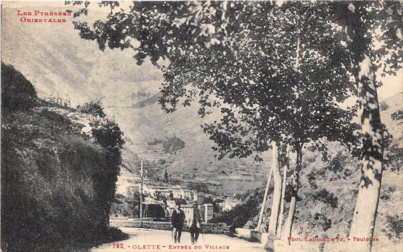 Carte postale ancienne Olette Entree Du Village à Olette