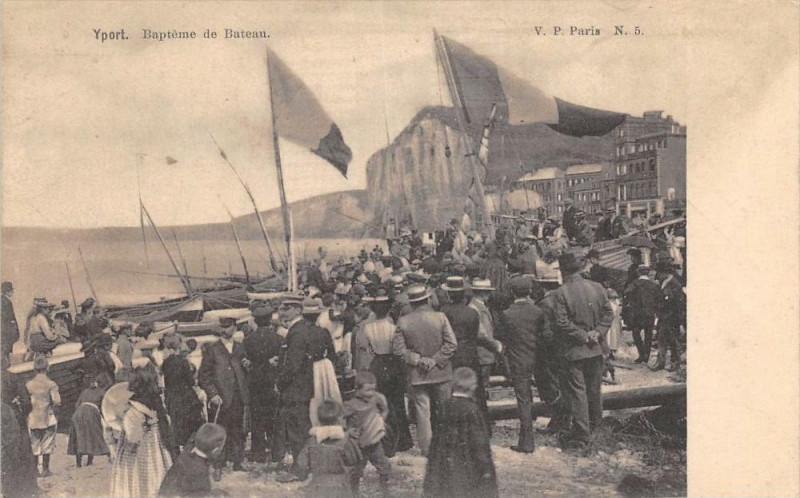 Carte postale ancienne Yport Bapteme De Bateau (dos non divisé) Grosse Animation à Yport