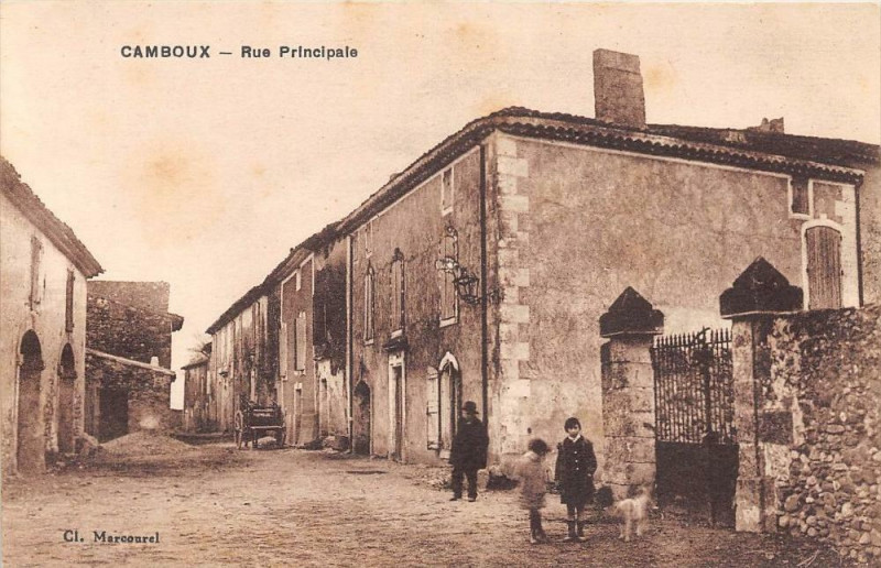 Carte postale ancienne Camboux Rue Principale
