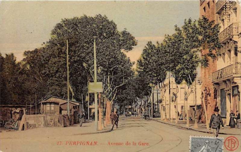 Carte postale ancienne Perpignan Avenue De La Gare (cpa glacée à Perpignan