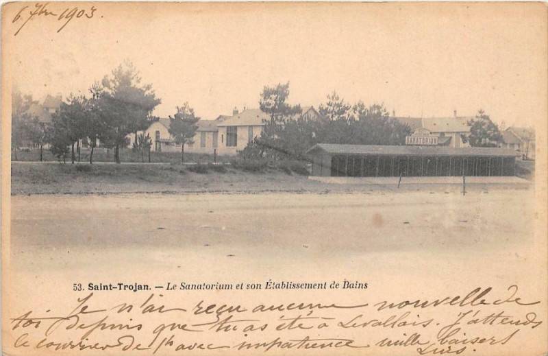 Carte postale ancienne Saint Trojan Le Sanatorium Et Son Etablissement De Bains (dos non divisé)