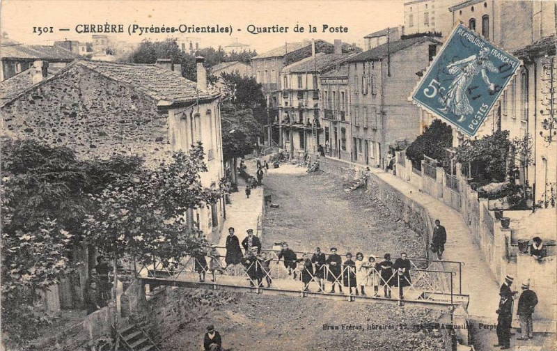 Carte postale ancienne Cerbere Quartier De La Poste à Cerbère