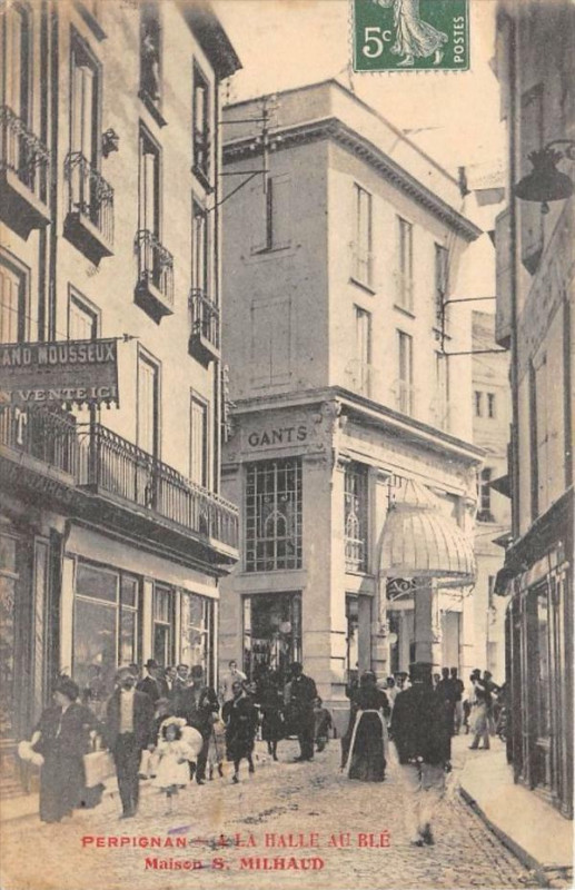 Carte postale ancienne Perpignan La Halle Au Ble Maison S.milhaud à Perpignan