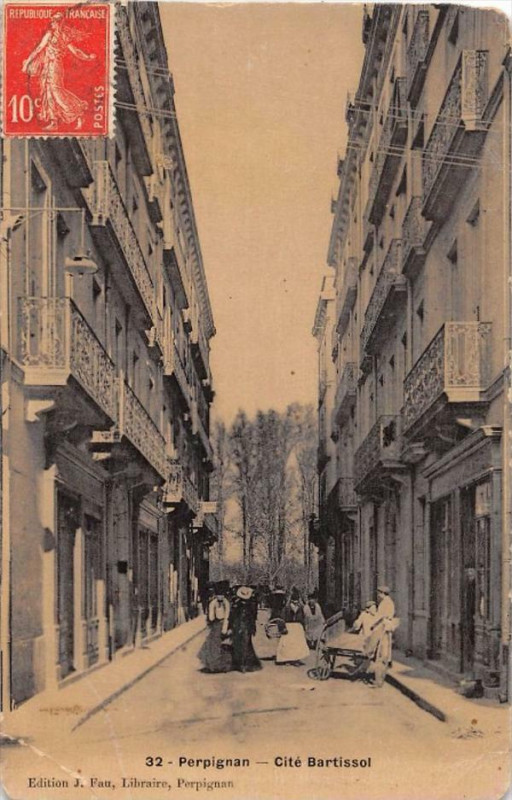 Carte postale ancienne Perpignan Cite Bartissol (cpa Fau émail) à Perpignan