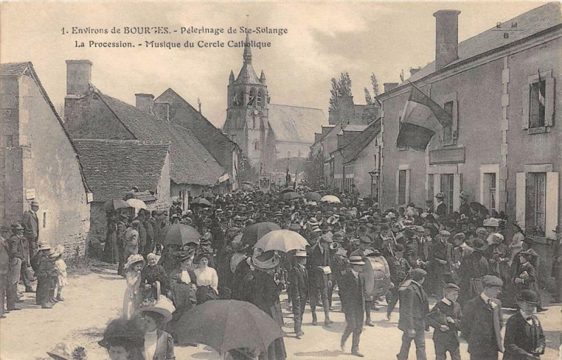 Carte postale ancienne Env.de Bourges Pelerinage De Sainte-Solange La Procession Musique Du Cercle à Bourges