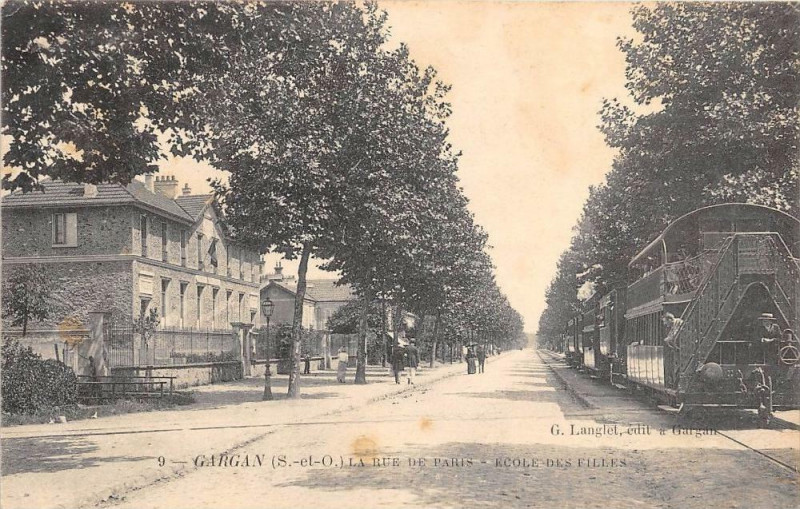 Carte postale ancienne Gargan La Rue De Paris Ecole Des Filles