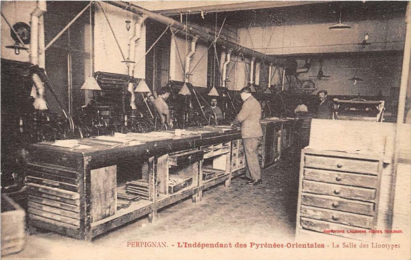 Carte postale ancienne Perpignan L'Independant Des Pyrenees Orientales La Salle Des Linotypes à Perpignan