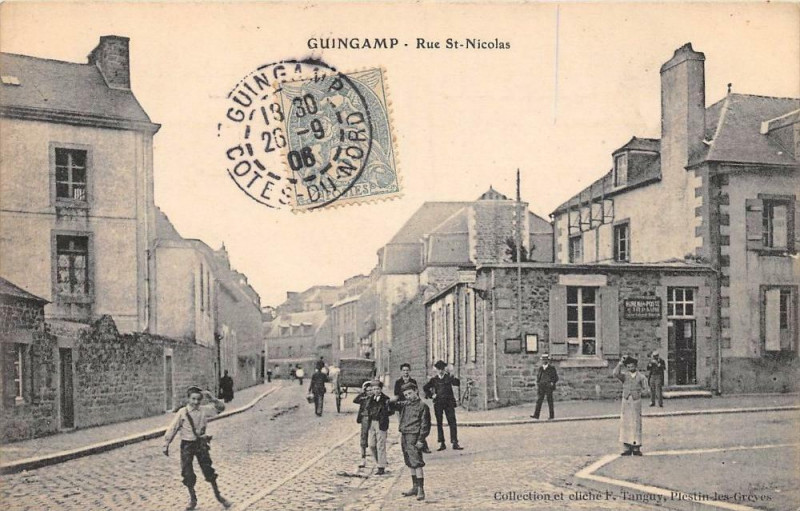 Carte postale ancienne Guingamp Rue Saint Nicolas (cliché pas courant à Guingamp