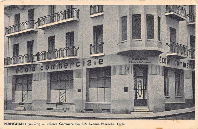Carte postale ancienne Perpignan Ecole Commerciale Avenue Foch à Perpignan