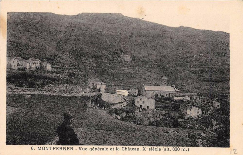 Carte postale ancienne Montferrer Vue Generale Et Le Chateau à Montferrer