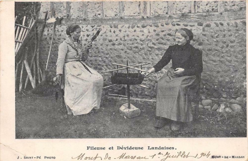 Carte postale ancienne Fileuse Et Devideuse Landaises (cliché rare
