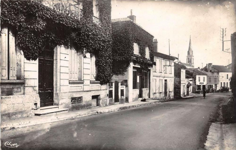 Carte postale ancienne La Roche Chalais La Poste (cliché pas courant à Chalais