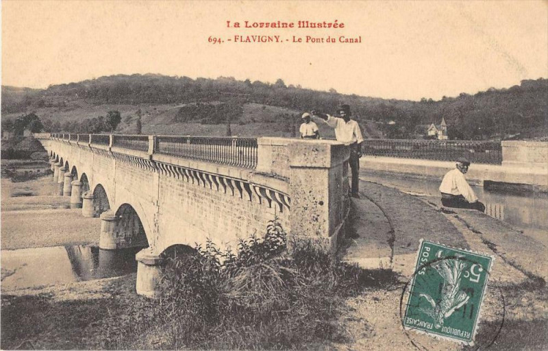 Carte postale ancienne Flavigny Le Pont Du Canal