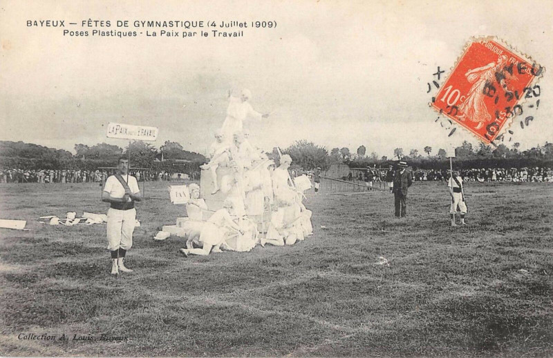 Carte postale ancienne Bayeux Fetes De Gymnastique 1909 Poses Plastiques La Paix Par Le Travail à Bayeux