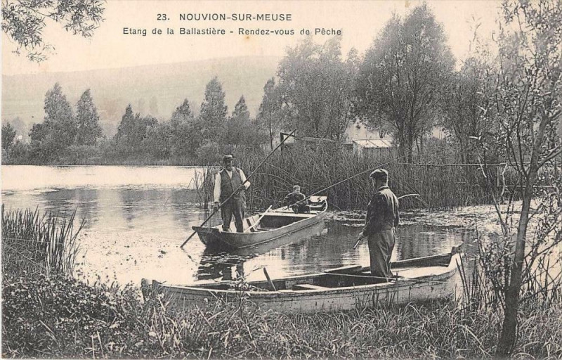 Carte postale ancienne Nouvion Sur Meuse Etang De La Ballastiere Rendez Vous De Peche (cliché pa à Nouvion-sur-Meuse