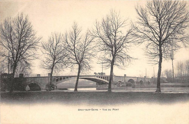 Carte postale ancienne Bray Sur Seine Vue Du Pont (dos non divisé) à Bray-sur-Seine