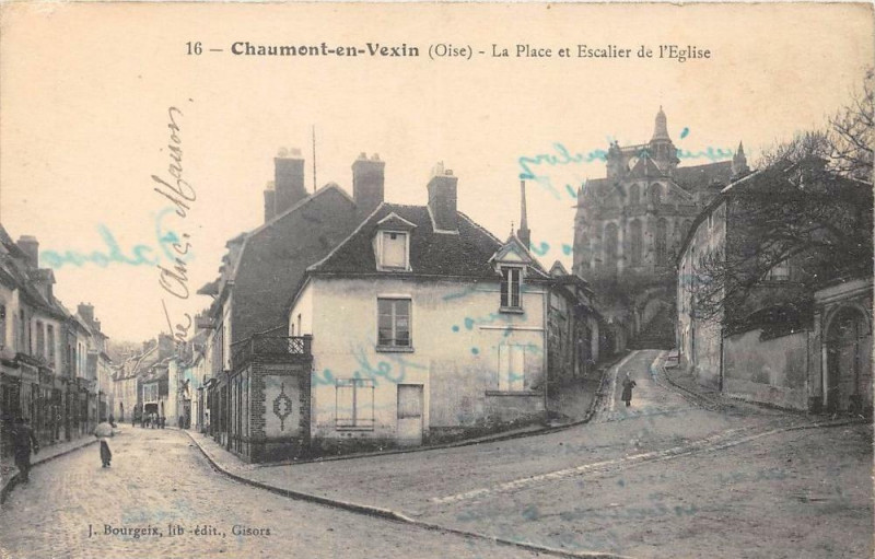 Carte postale ancienne Chaumont En Vexin La Place Et Escalier De L'Eglise à Chaumont-en-Vexin