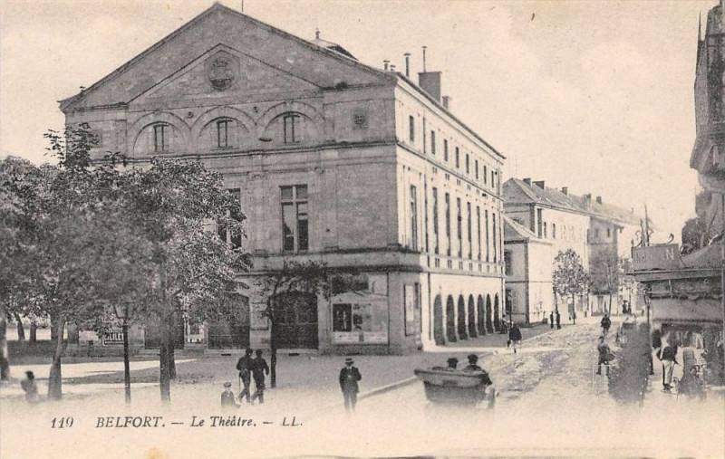 Carte postale ancienne Belfort Le Theatre à Belfort