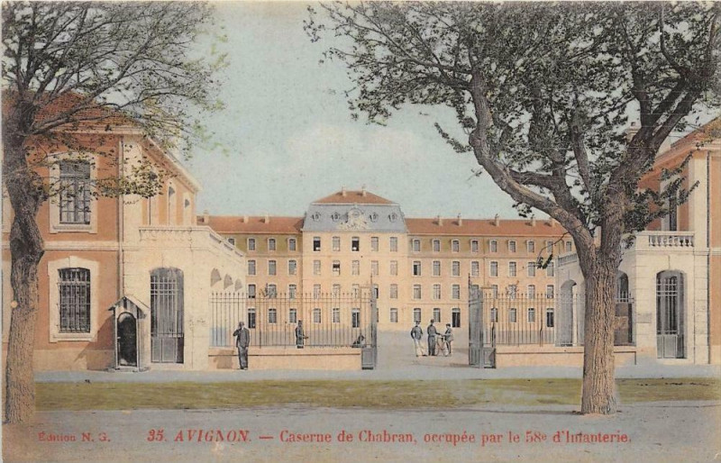 Carte postale ancienne Avignon Caserne De Chabran Occuppee Par Le 58e à Avignon