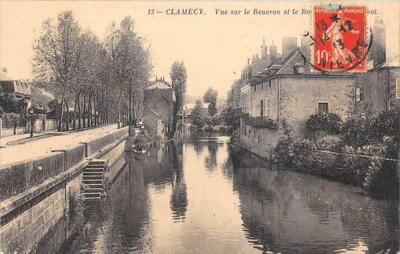 Carte postale ancienne Clamecy Vue Sur Le Beuvron à Clamecy