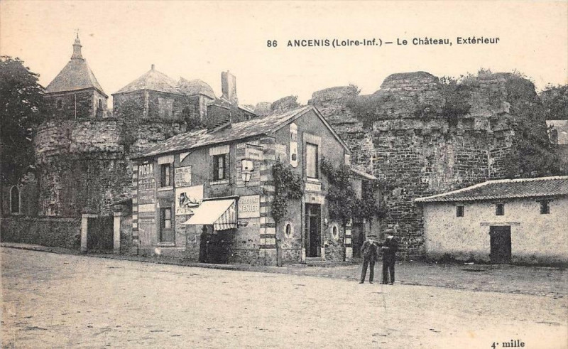 Carte postale ancienne Ancenis Le Chateau Exterieur