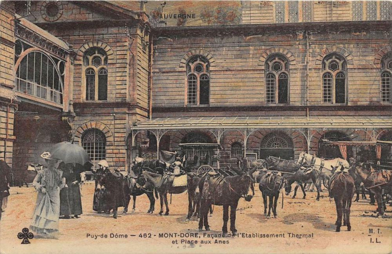 Carte postale ancienne Mont Dore Place Aux Anes à Mont-Dore