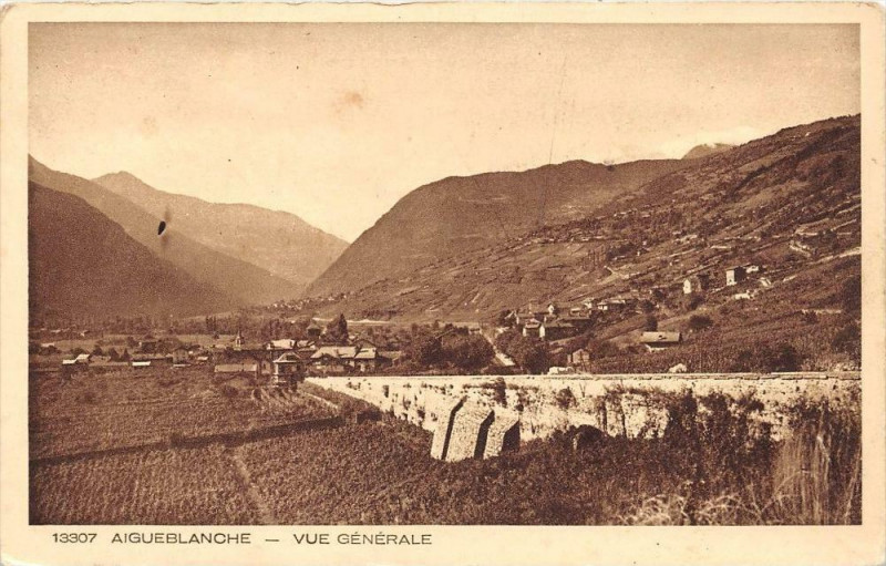 Carte postale ancienne Aigueblanche Vue Generale