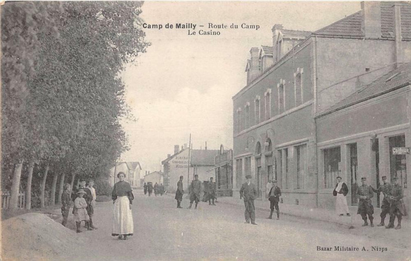 Carte postale ancienne Camp De Mailly Route Du Camp Le Casino