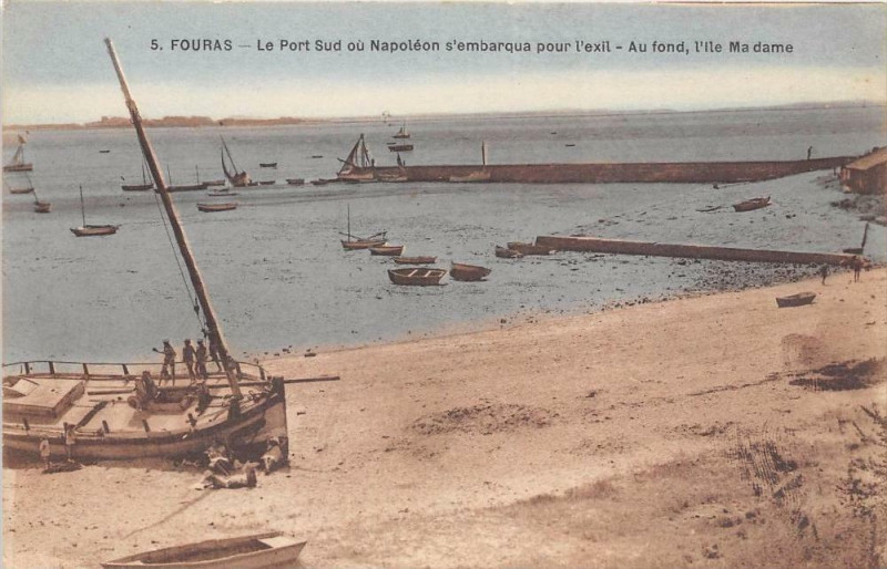 Carte postale ancienne Fouras Le Port Sud Ou Napoleon Embarqua à Fouras