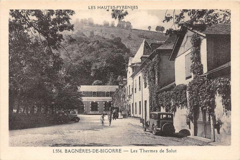 Carte postale ancienne Bagneres De Bigorre Les Thermes Du Salut