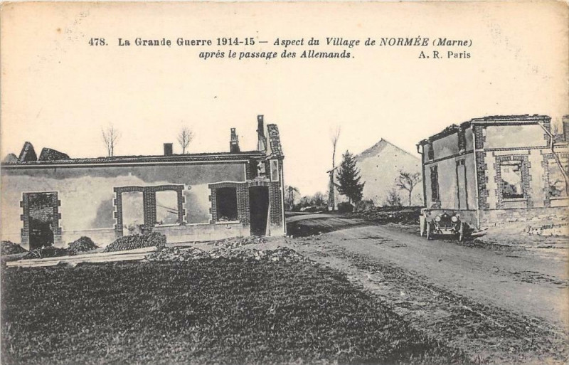 Carte postale ancienne Aspect Du Village De Normee