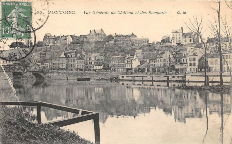 Carte postale ancienne Pontoise Vue Generale Du Chateau Et Des Remparts à Pontoise