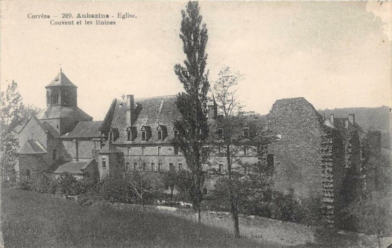 Carte postale ancienne Aubazine Eglise Couvent
