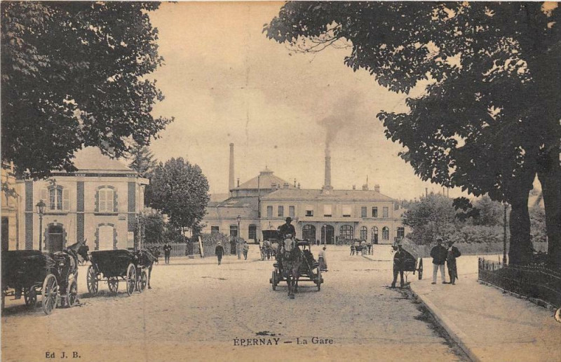 Carte postale ancienne Epernay La Gare à Épernay