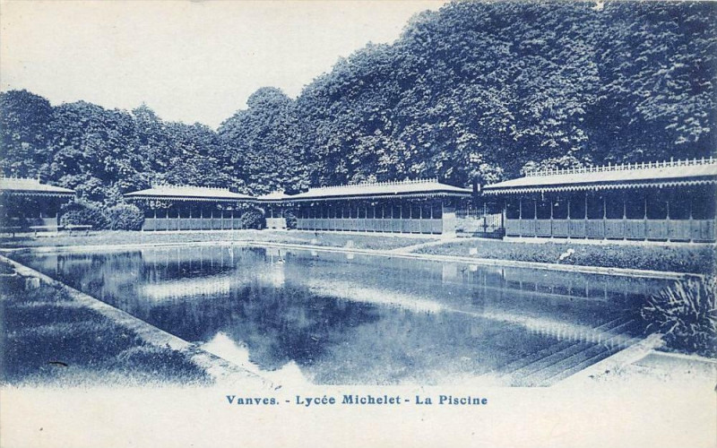 Carte postale ancienne Vanves Lycee Michelet La Piscine à Vanves
