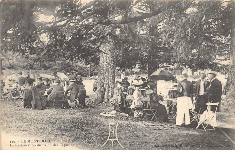 Carte postale ancienne Le Mont Dore La Restauration Du Salon Des Capucins à Mont-Dore