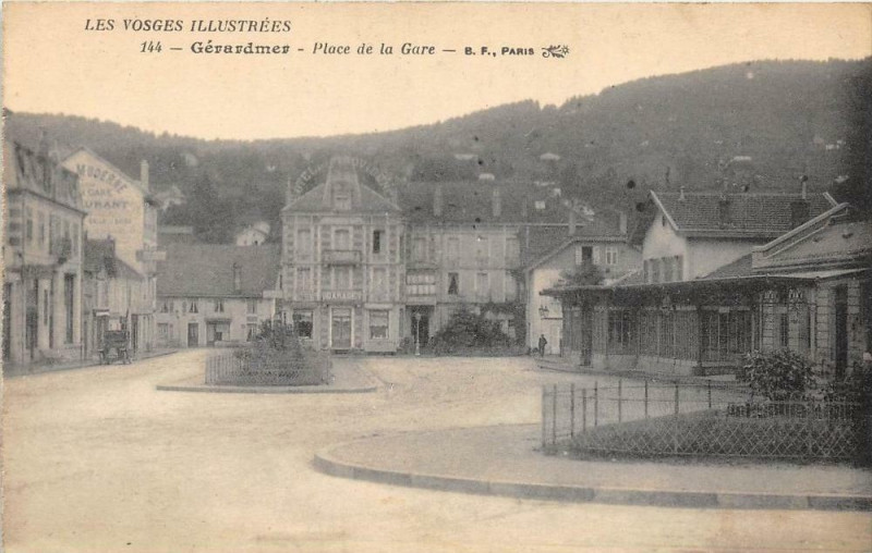 Carte postale ancienne Gerardmer Place De La Gare à Gérardmer
