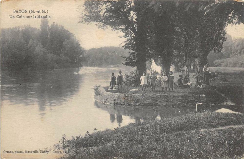 Carte postale ancienne Bayon Un Coin Sur La Moselle à Bayon
