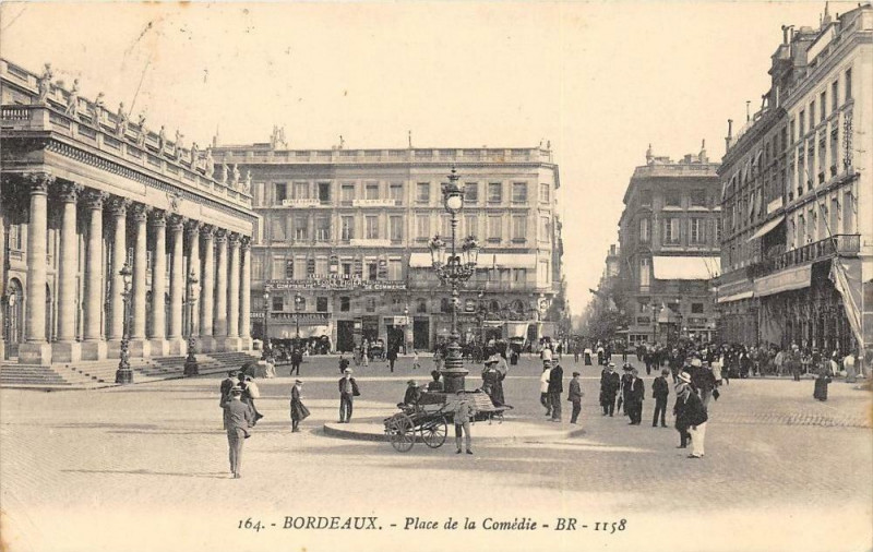 Carte postale ancienne Bordeaux Place De La Comedie à Bordeaux