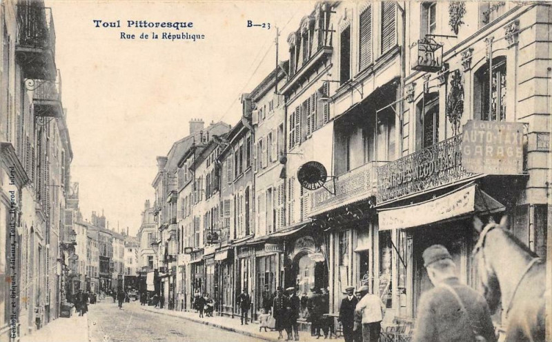 Carte postale ancienne Toul Rue De La Republique à Toul