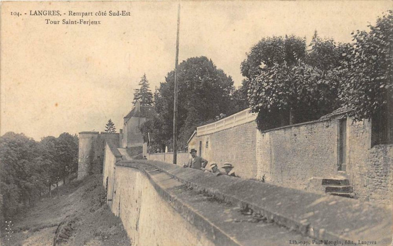 Carte postale ancienne Langres Remparts Cote Sud Est à Langres