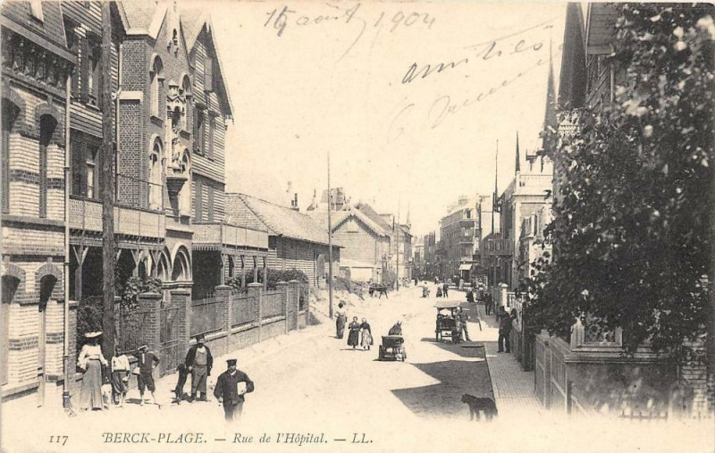Carte postale ancienne Berck Plage Rue De L'Hopital (dos non divisé) à Berck