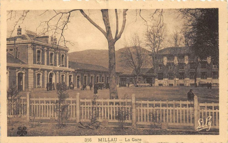 Carte postale ancienne Millau La Gare à Millau