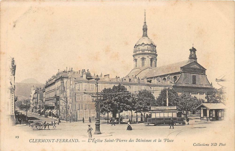 Carte postale ancienne Clermont Ferrand Eglise Saint-Pierre Des Minimes Place (dos non divisé) à Clermont-Ferrand