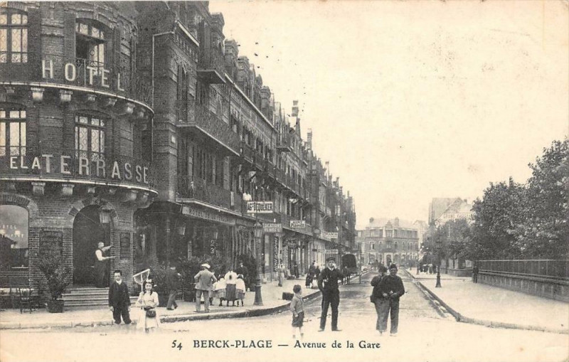 Carte postale ancienne Berck Plage Avenue De La Gare à Berck
