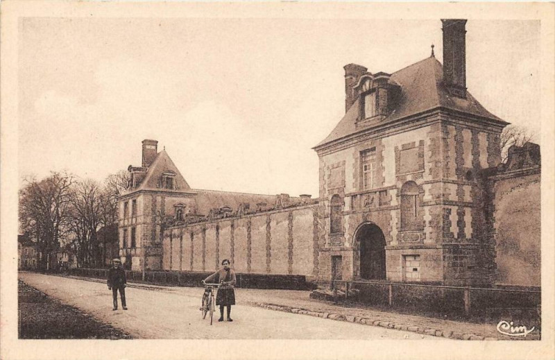 Carte postale ancienne Fleury En Biere Entree Du Chateau à Ury
